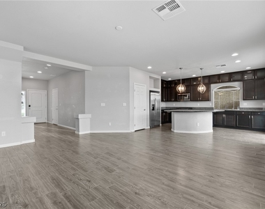 9680 Monarch Grove Street - Photo Thumbnail 13
