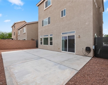 9680 Monarch Grove Street - Photo Thumbnail 12