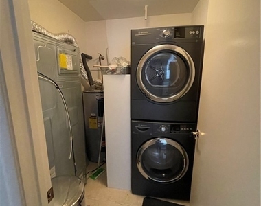 2031 Hussium Hills Street - Photo Thumbnail 8