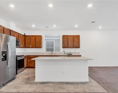 5772 Avondale Rise Way - Photo Thumbnail 6