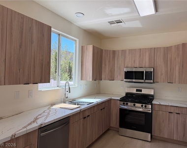 1253 Sun Village Avenue - Photo Thumbnail 23