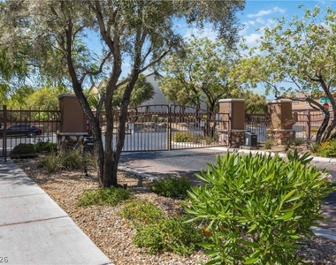 8396 Waylon Avenue - Photo Thumbnail 29