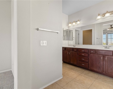 8396 Waylon Avenue - Photo Thumbnail 21