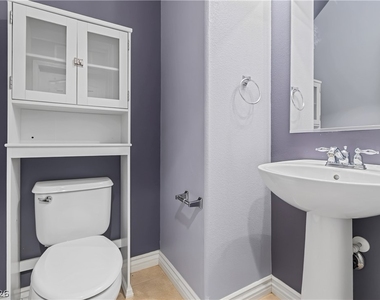 8396 Waylon Avenue - Photo Thumbnail 9