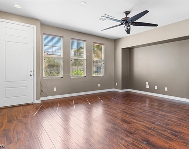 8396 Waylon Avenue - Photo Thumbnail 2