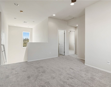 8396 Waylon Avenue - Photo Thumbnail 11