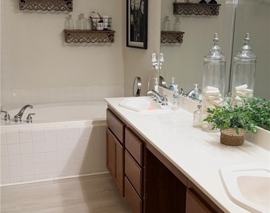 10529 Cazaba Court - Photo Thumbnail 12