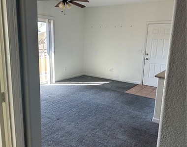 2291 W Horizon Ridge Parkway - Photo Thumbnail 5