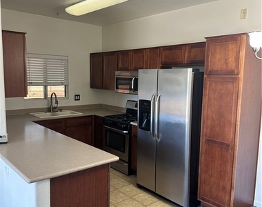 2291 W Horizon Ridge Parkway - Photo Thumbnail 17