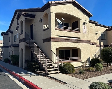 2291 W Horizon Ridge Parkway - Photo Thumbnail 1
