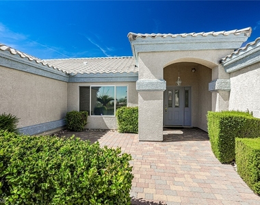 6025 Egan Crest Drive - Photo Thumbnail 4