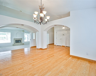 6025 Egan Crest Drive - Photo Thumbnail 8