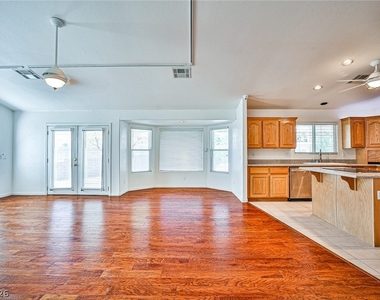 6025 Egan Crest Drive - Photo Thumbnail 21