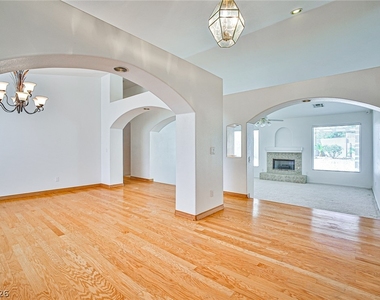 6025 Egan Crest Drive - Photo Thumbnail 10