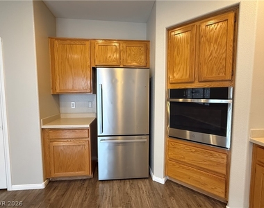 559 Artrea Place - Photo Thumbnail 2
