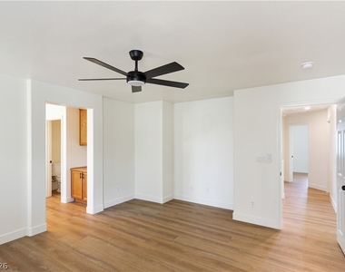 5870 Lustrous Court - Photo Thumbnail 18