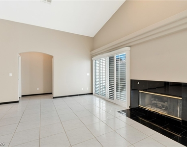 5049 Forest Oaks Drive - Photo Thumbnail 10