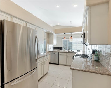 5049 Forest Oaks Drive - Photo Thumbnail 6