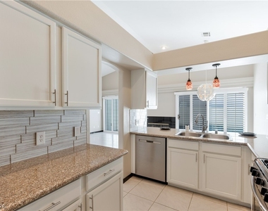 5049 Forest Oaks Drive - Photo Thumbnail 7