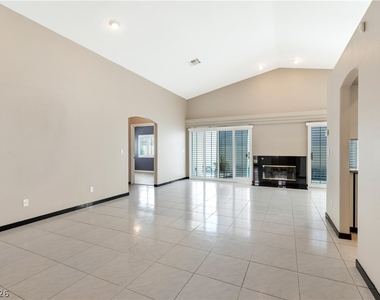 5049 Forest Oaks Drive - Photo Thumbnail 14