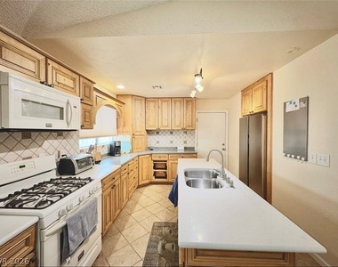 525 Tabony Avenue - Photo Thumbnail 6