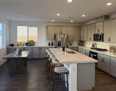 862 Camargo Street - Photo Thumbnail 2