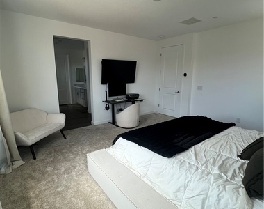 862 Camargo Street - Photo Thumbnail 9