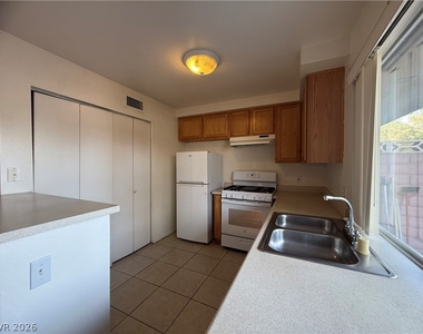 6211 Meadowhaven Lane - Photo Thumbnail 5