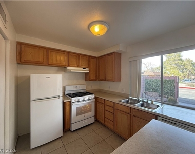 6211 Meadowhaven Lane - Photo Thumbnail 7