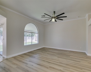 434 Viewmont Drive - Photo Thumbnail 6