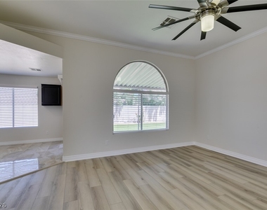 434 Viewmont Drive - Photo Thumbnail 5