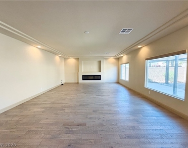 9842 Russian Hill Street - Photo Thumbnail 7