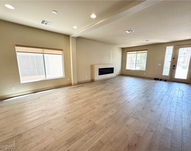 9842 Russian Hill Street - Photo Thumbnail 4