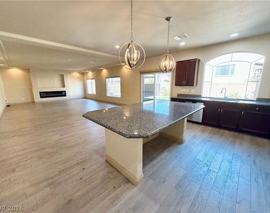 9842 Russian Hill Street - Photo Thumbnail 15