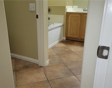 9184 Long Island Street - Photo Thumbnail 12