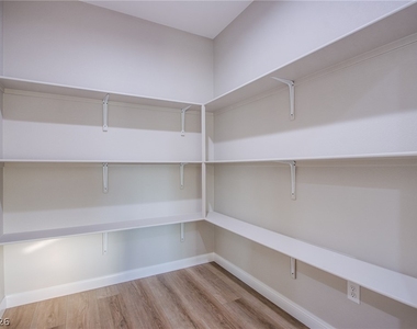 2760 Tecumseh Avenue - Photo Thumbnail 13