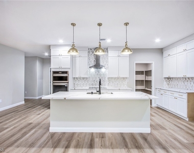2760 Tecumseh Avenue - Photo Thumbnail 4