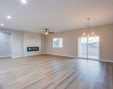 2760 Tecumseh Avenue - Photo Thumbnail 6