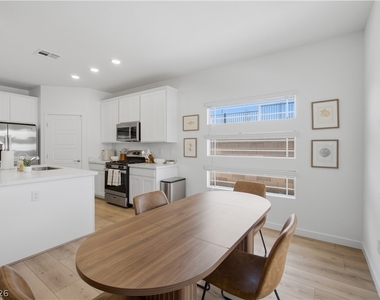 913 Elmwood Forest Lane - Photo Thumbnail 19