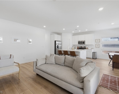 913 Elmwood Forest Lane - Photo Thumbnail 9