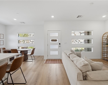 913 Elmwood Forest Lane - Photo Thumbnail 3
