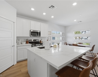 913 Elmwood Forest Lane - Photo Thumbnail 14