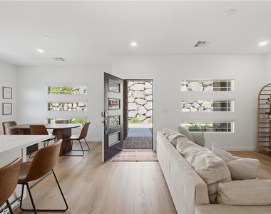 913 Elmwood Forest Lane - Photo Thumbnail 4