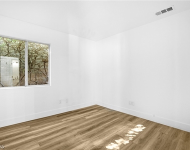 1532 Waterton Drive - Photo Thumbnail 16
