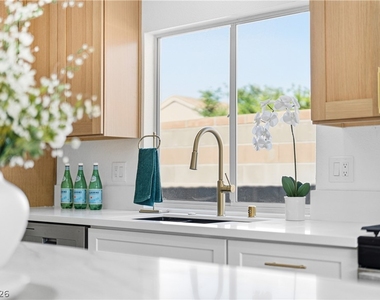 1532 Waterton Drive - Photo Thumbnail 9