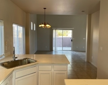10516 Allthorn Avenue - Photo Thumbnail 3