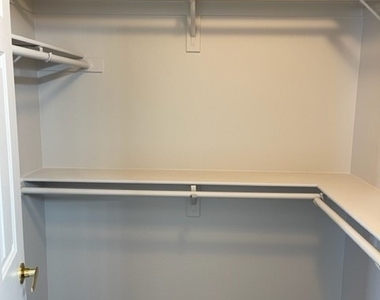 10516 Allthorn Avenue - Photo Thumbnail 17