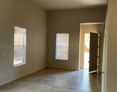 10516 Allthorn Avenue - Photo Thumbnail 4