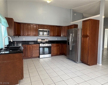 6175 E Owens Avenue - Photo Thumbnail 3