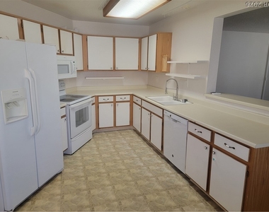 5061 Pioneer Avenue - Photo Thumbnail 3